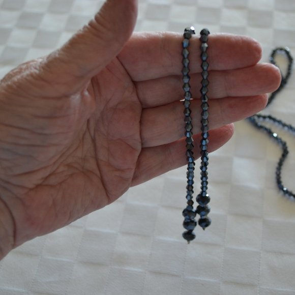 45" Long Black/Grey Alaskan Faceted Crystal Beaded Lariat - Picture 4 of 7